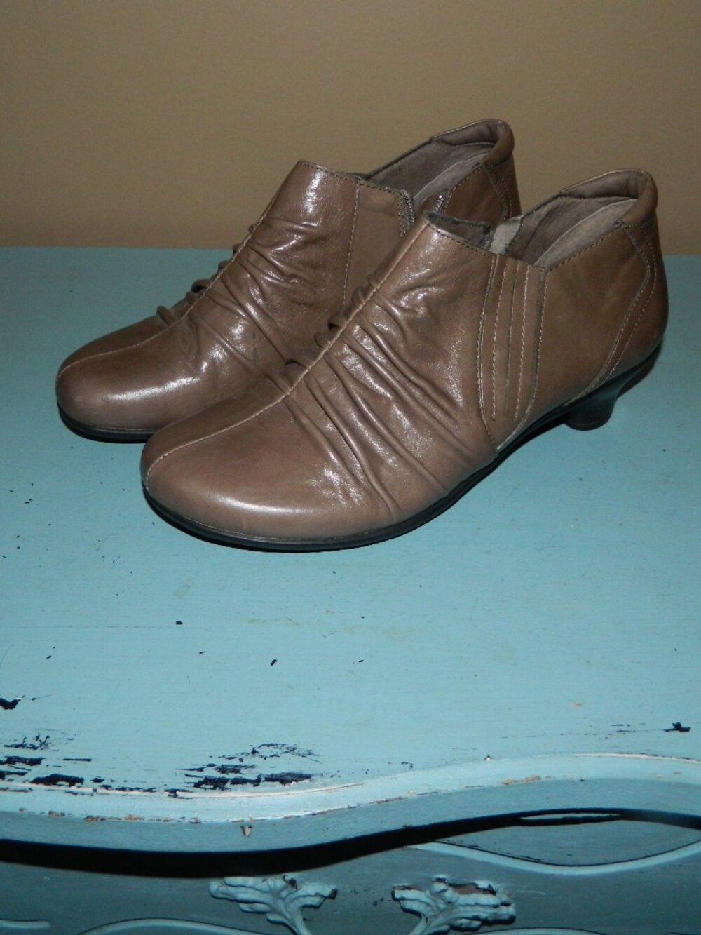 Taos Highness Ankle Boot Taupe Size 9.5